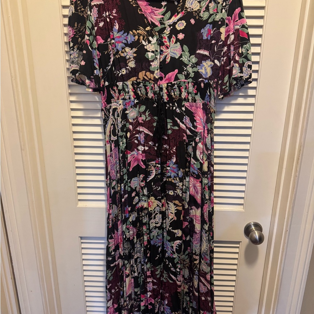 Floral V-Neck Maxi Dress in Black and Pink